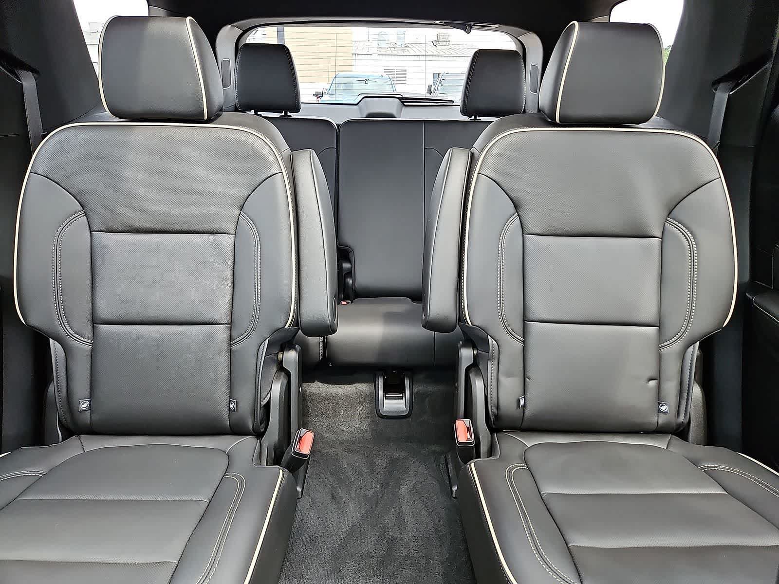 Certified 2023 Chevrolet Traverse Premier w/ Redline Edition FWD image 14