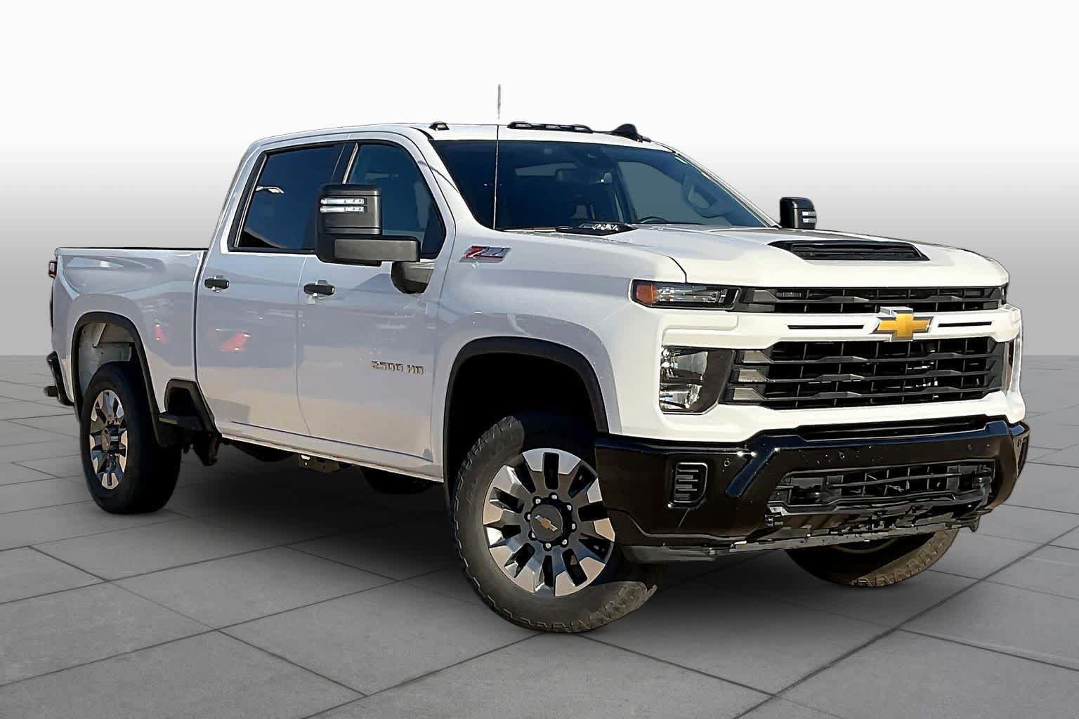 Used 2025 Chevrolet Silverado 2500 Custom w/ Custom Value Package AWD/4WD image 3