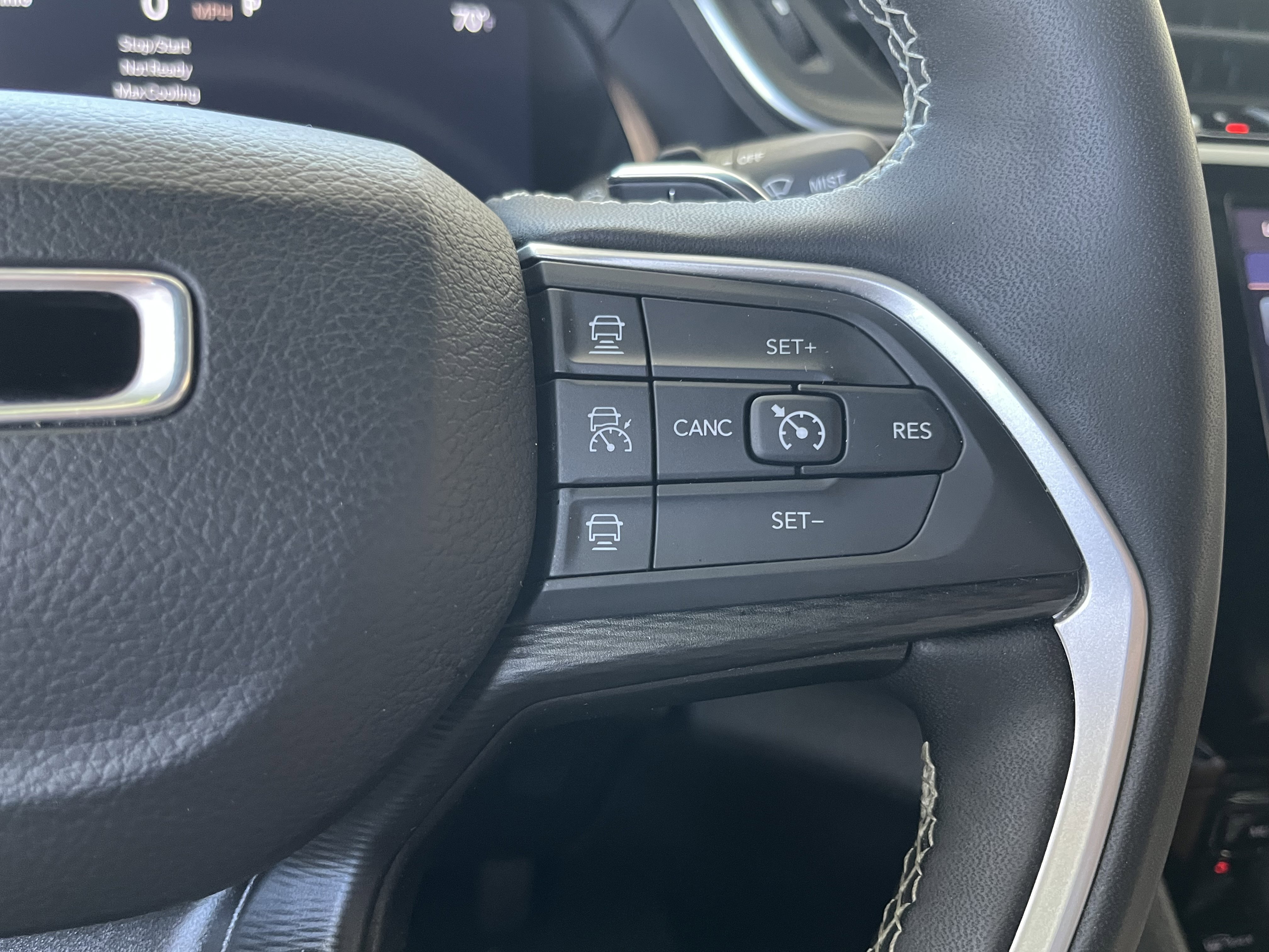 Used 2024 Jeep Grand Cherokee Altitude image 24