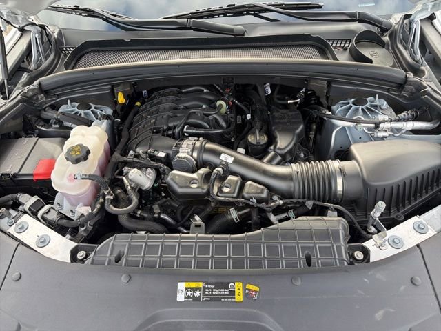 Used 2025 Jeep Grand Cherokee Limited AWD/4WD image 9