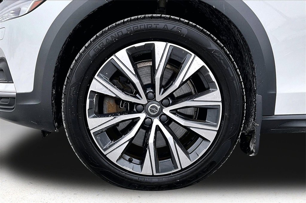 Used 2021 Volvo V90 T6 Cross Country image 33