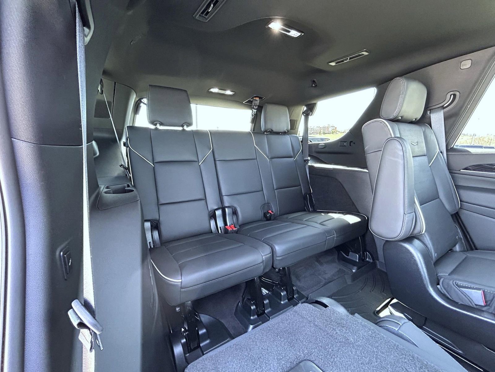 Used 2022 Cadillac Escalade Sport w/ LPO, ONYX Package image 19