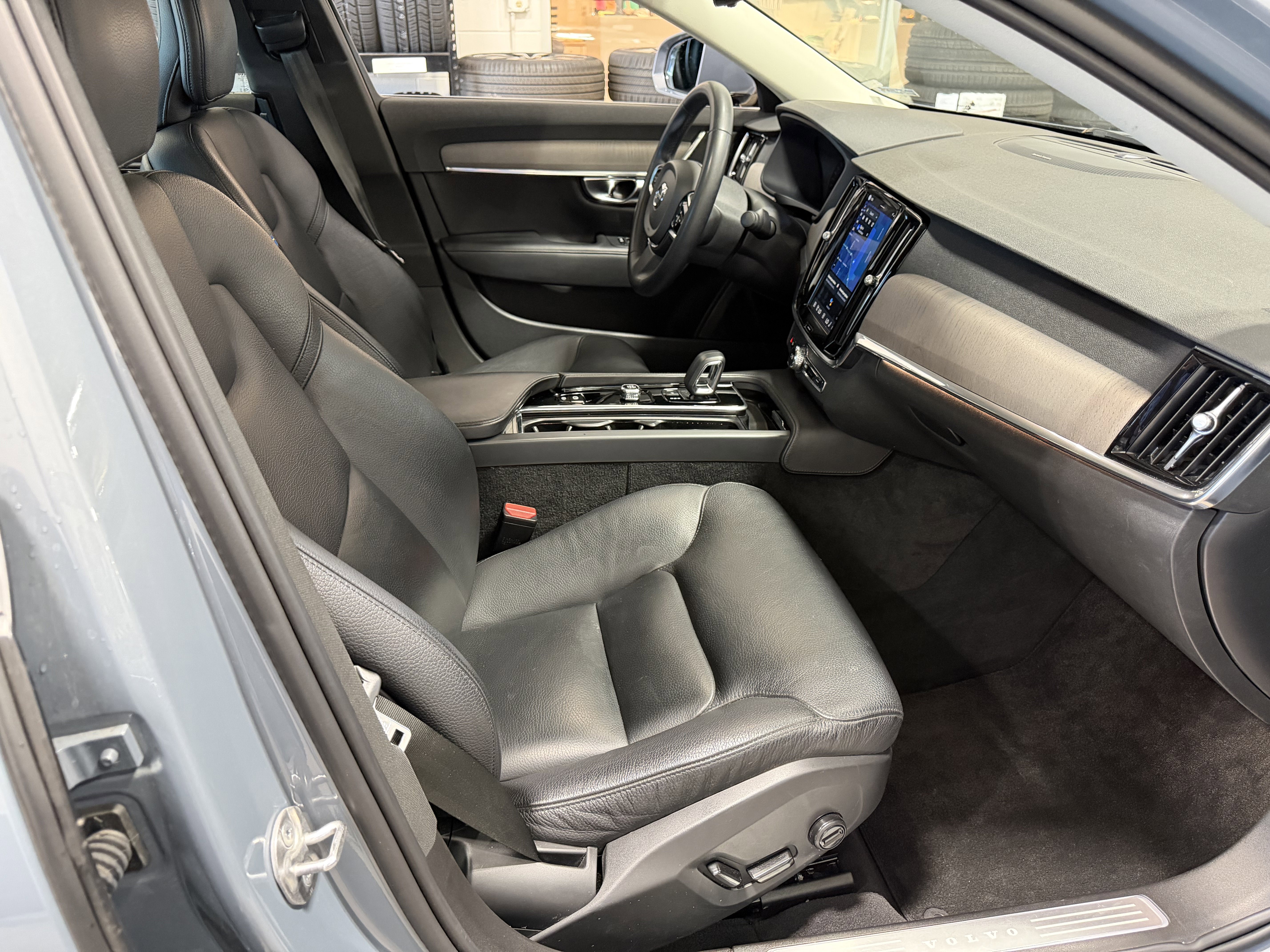 Used 2023 Volvo S90 B6 Plus AWD/4WD image 21