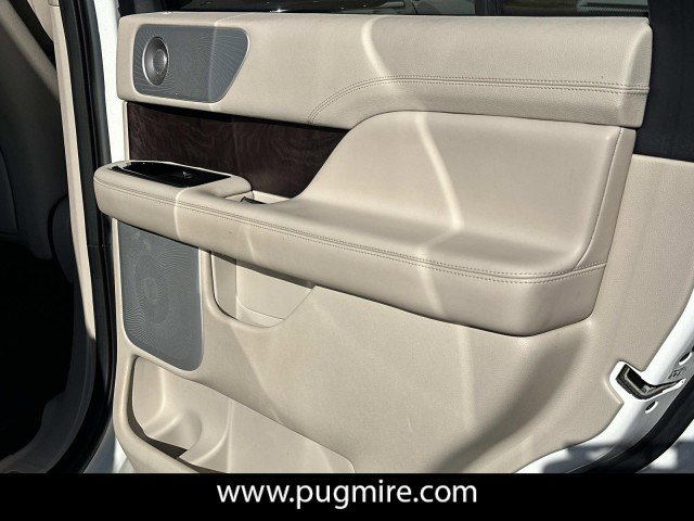 Used 2021 Lincoln Navigator Reserve w/ Luxury Package image 16