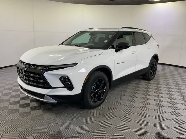 Used 2025 Chevrolet Blazer LT w/ Convenience Package FWD image 1