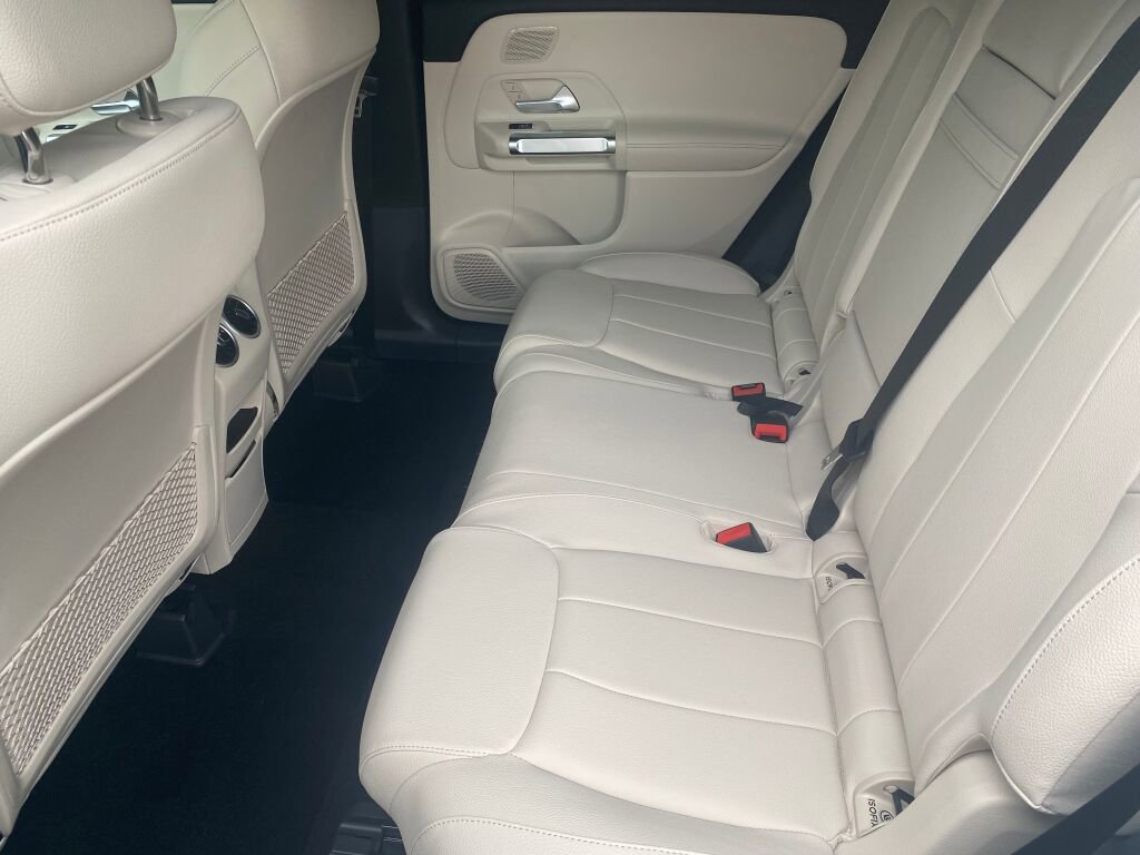 New 2025 Mercedes-Benz GLB 250 4MATIC image 12