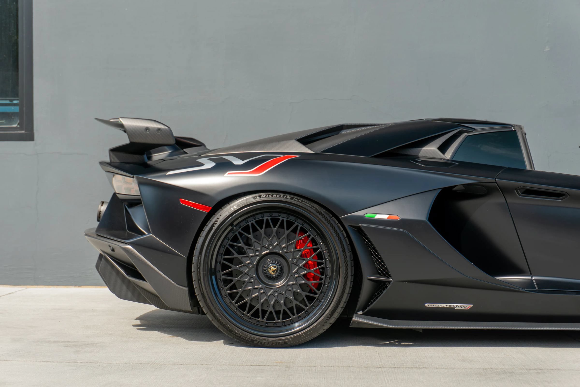 Used 2020 Lamborghini Aventador SVJ AWD/4WD image 40