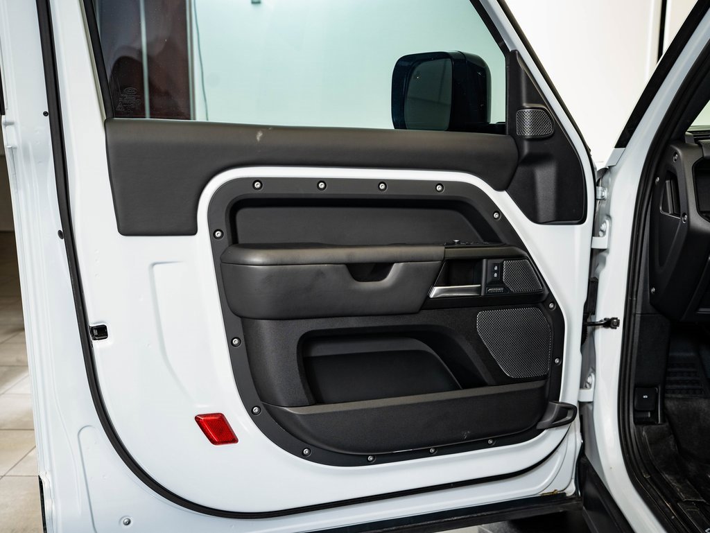 Used 2022 Land Rover Defender 90 V8 image 24