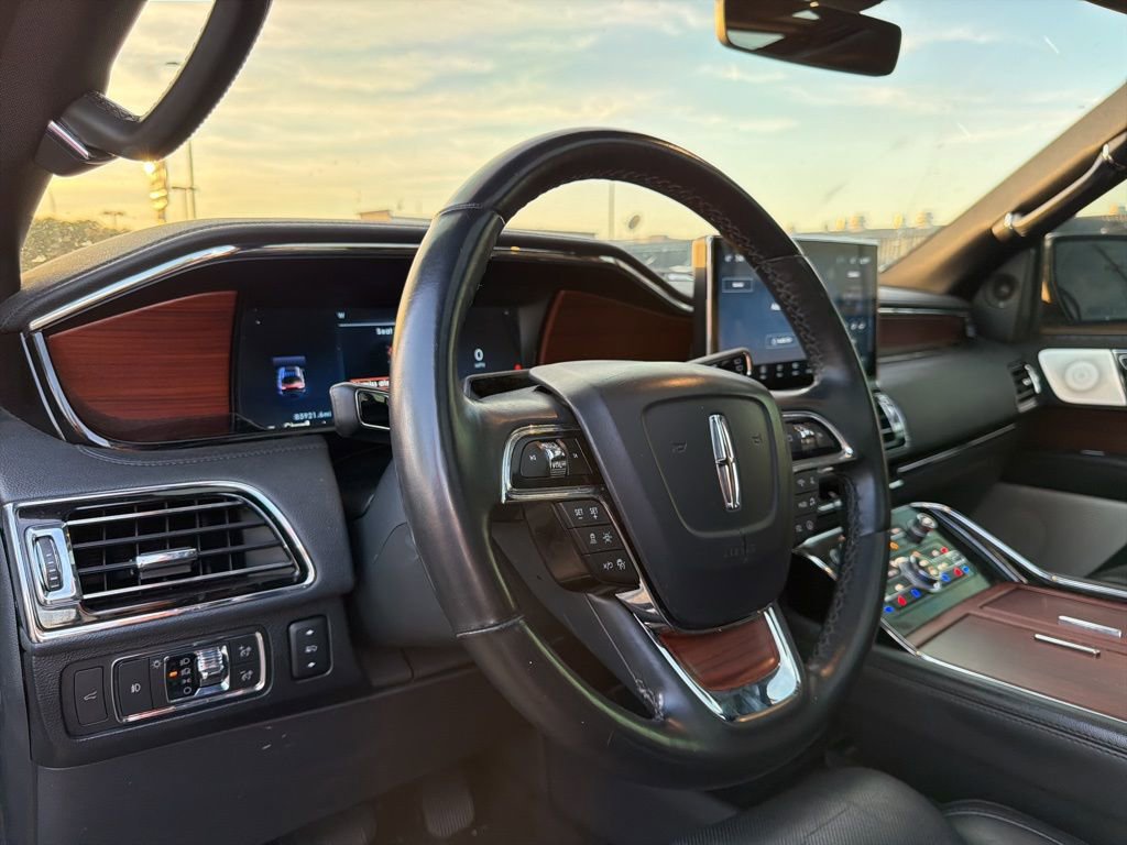 Used 2022 Lincoln Navigator Reserve AWD/4WD image 17