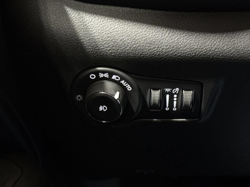 New 2026 Jeep Compass Latitude AWD/4WD image 18