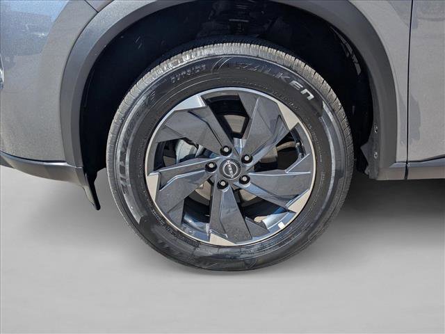 Used 2025 Nissan Rogue SV image 23