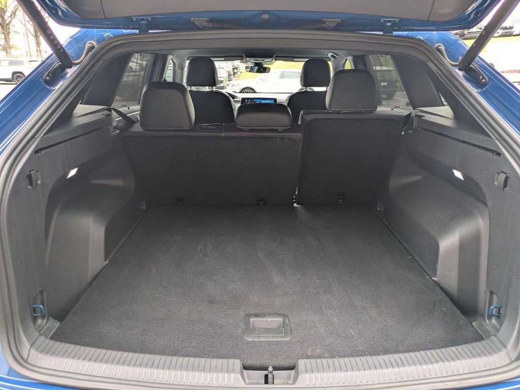 Used 2025 Volkswagen Atlas Cross Sport SE FWD image 27
