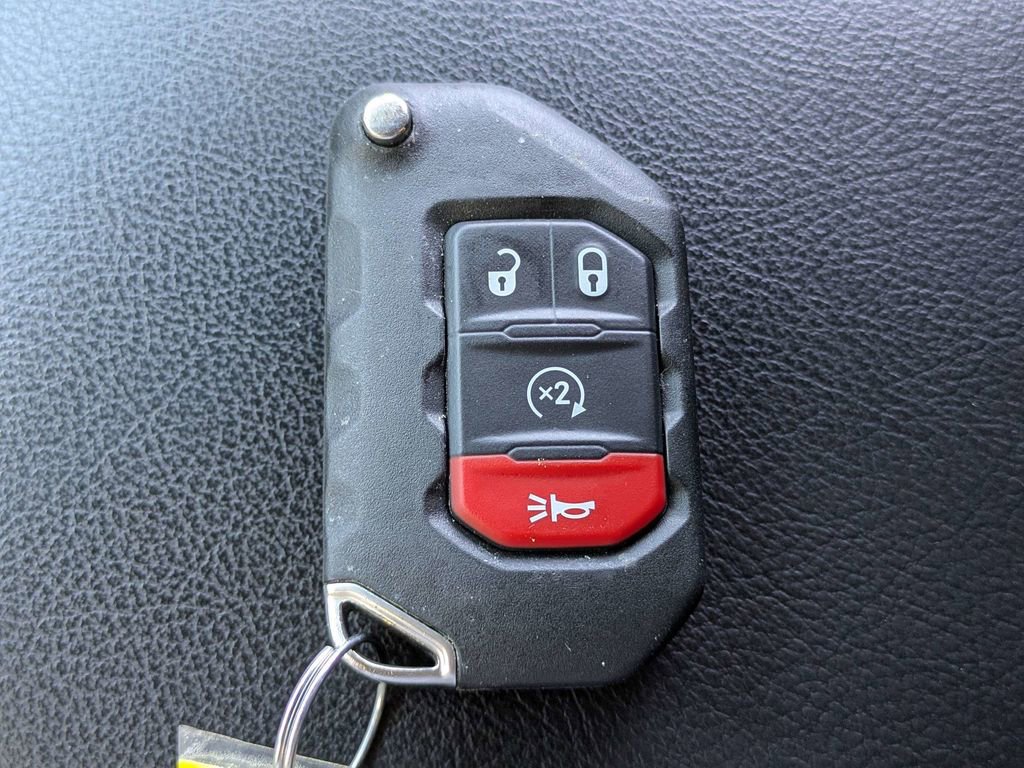 Used 2023 Jeep Wrangler Unlimited w/ Sun & Screen Package AWD/4WD image 31