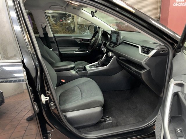 Used 2019 Toyota RAV4 LE image 29