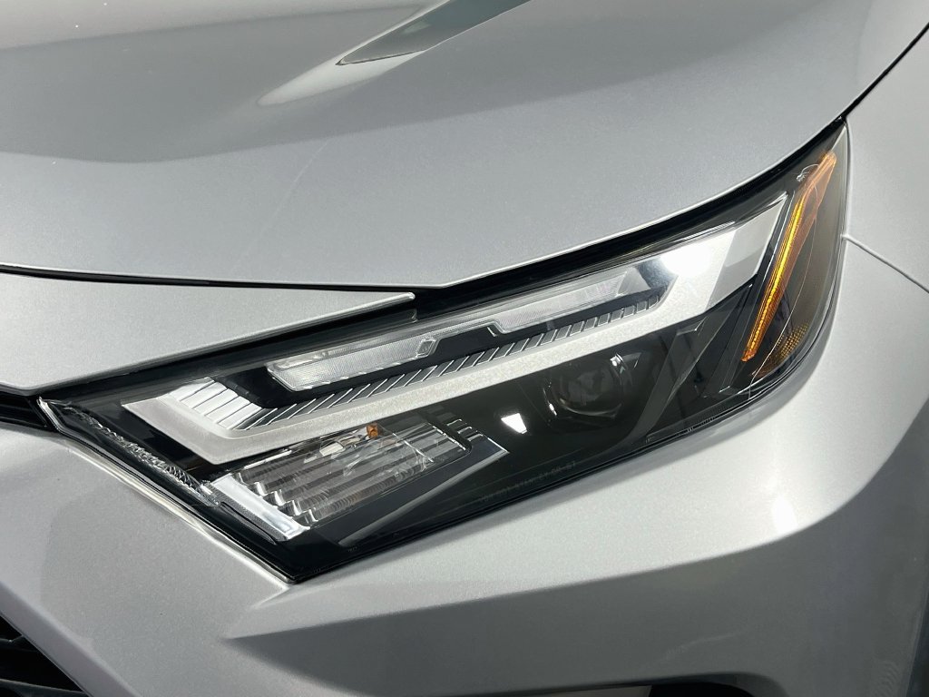 Used 2022 Toyota RAV4 XLE Premium FWD image 9