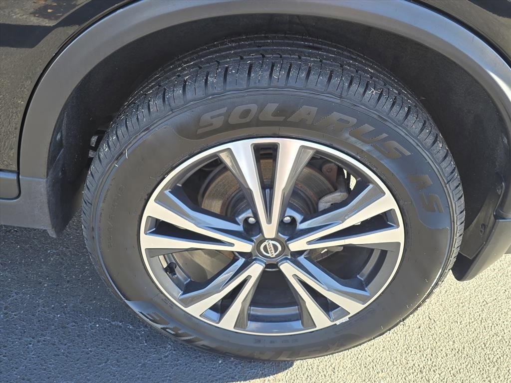 Used 2020 Nissan Rogue SV w/ Premium Package image 12