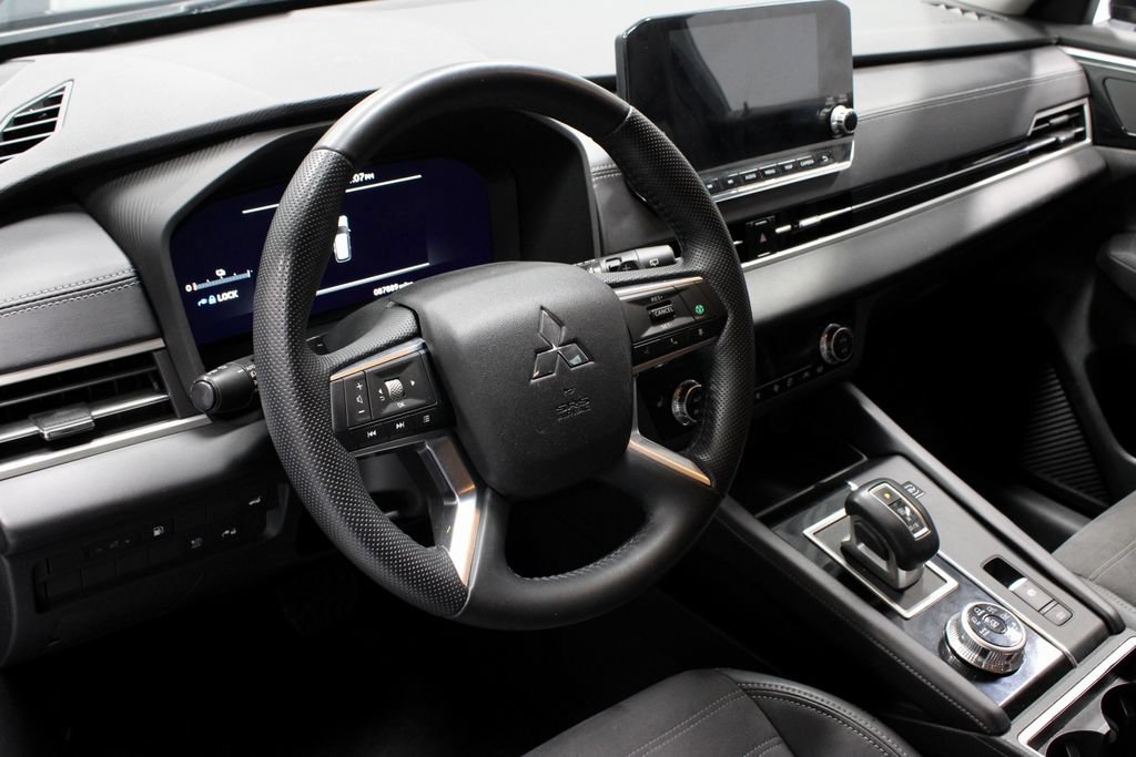 Used 2023 Mitsubishi Outlander SE AWD/4WD image 27