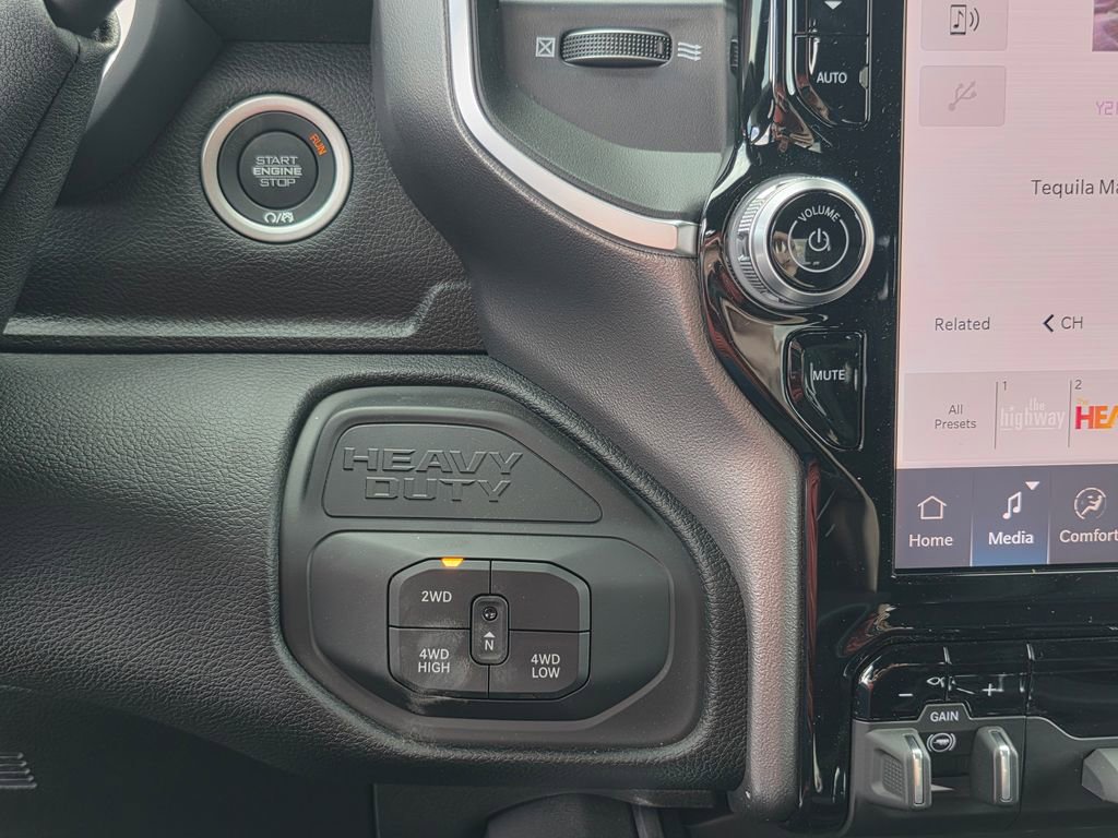 New 2026 RAM 2500 Big Horn AWD/4WD image 25