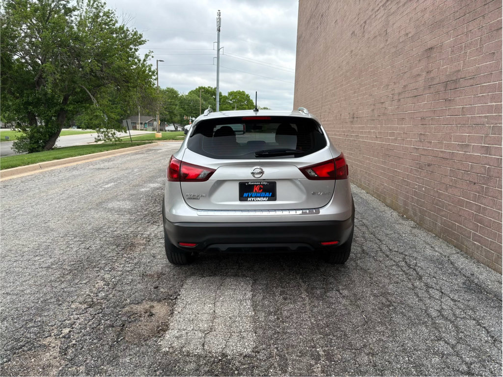 Used 2017 Nissan Rogue Sport SV w/ SV Premium Package AWD/4WD image 4