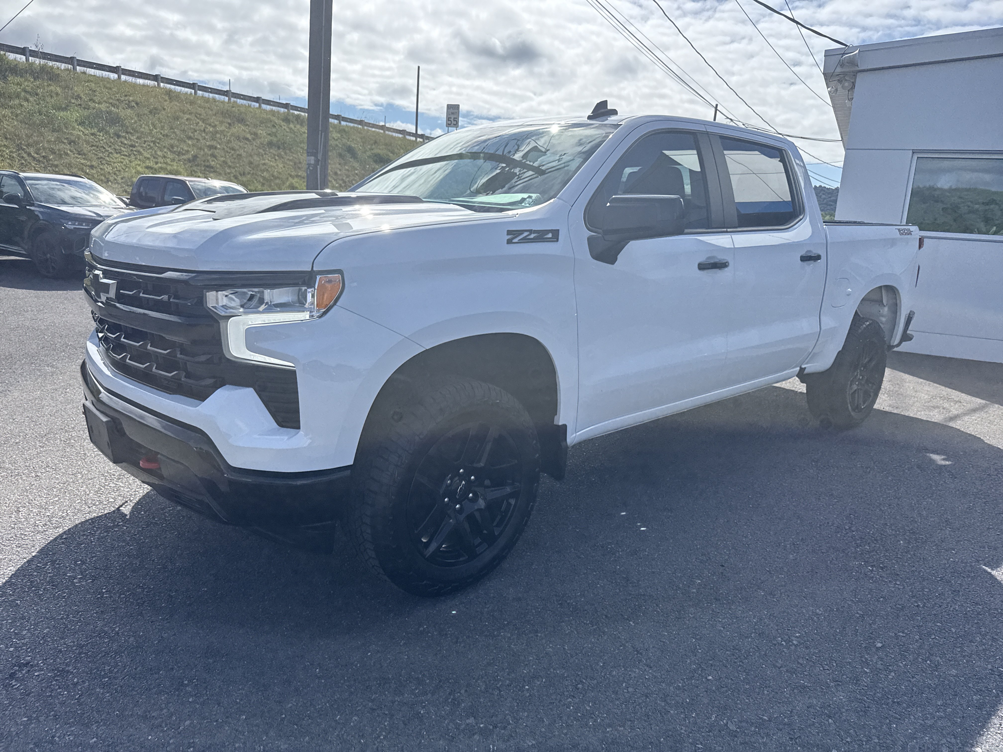 Used 2023 Chevrolet Silverado 1500 LT Trail Boss w/ LPO, Dark Essentials Package AWD/4WD image 7