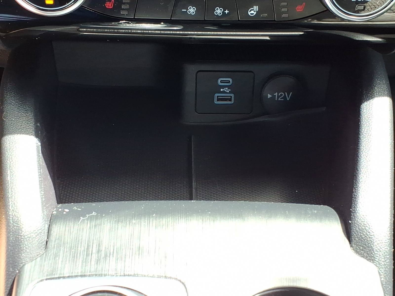Used 2022 Ford Escape SE w/ SE Sport Appearance Package AWD/4WD image 19
