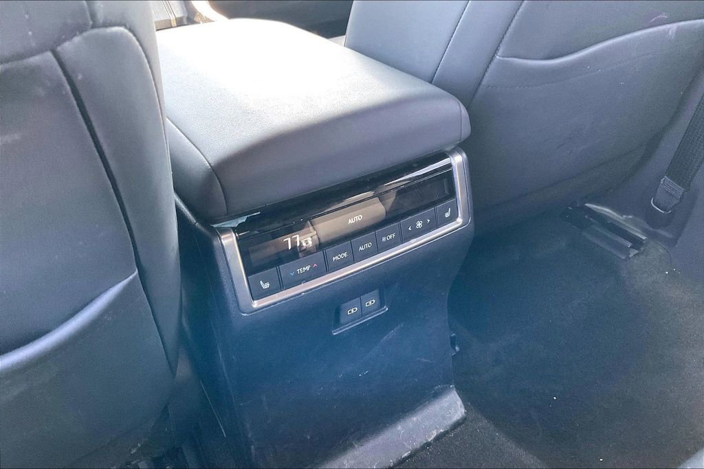 Used 2024 Lexus GX 550 w/ Accessory Package (Z1) image 29