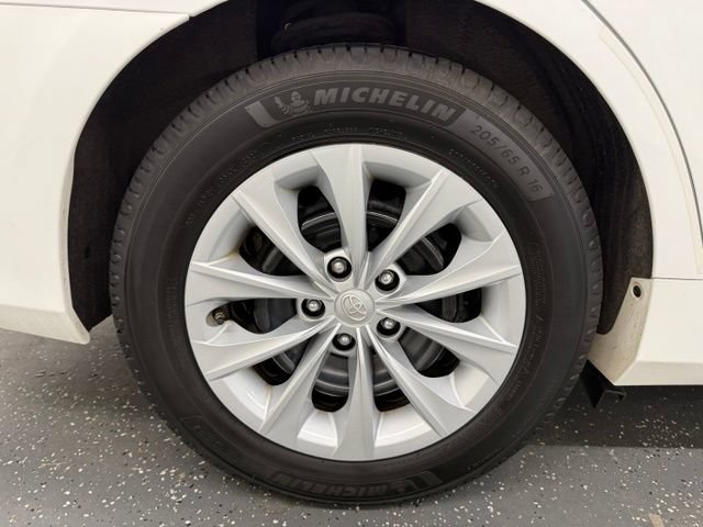 Used 2015 Toyota Camry LE FWD image 21