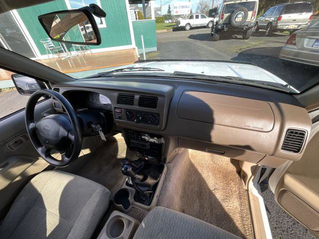 Used 1998 Nissan Frontier XE image 18