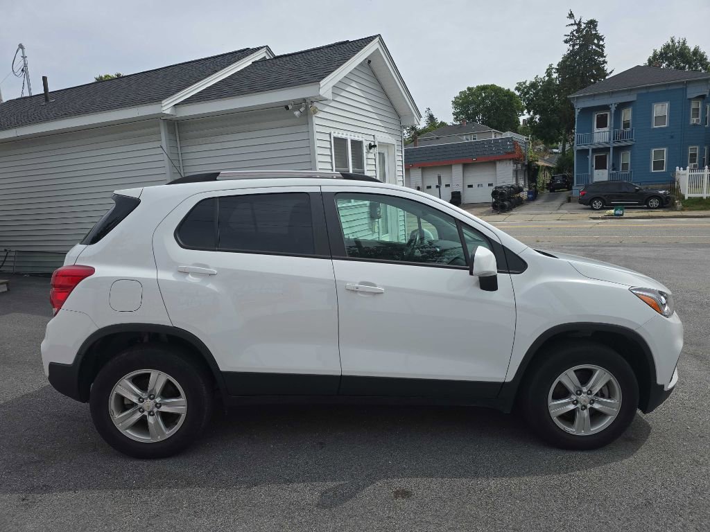 Used 2022 Chevrolet Trax LT w/ LT Convenience Package image 4