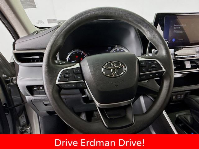 Used 2023 Toyota Highlander L image 11