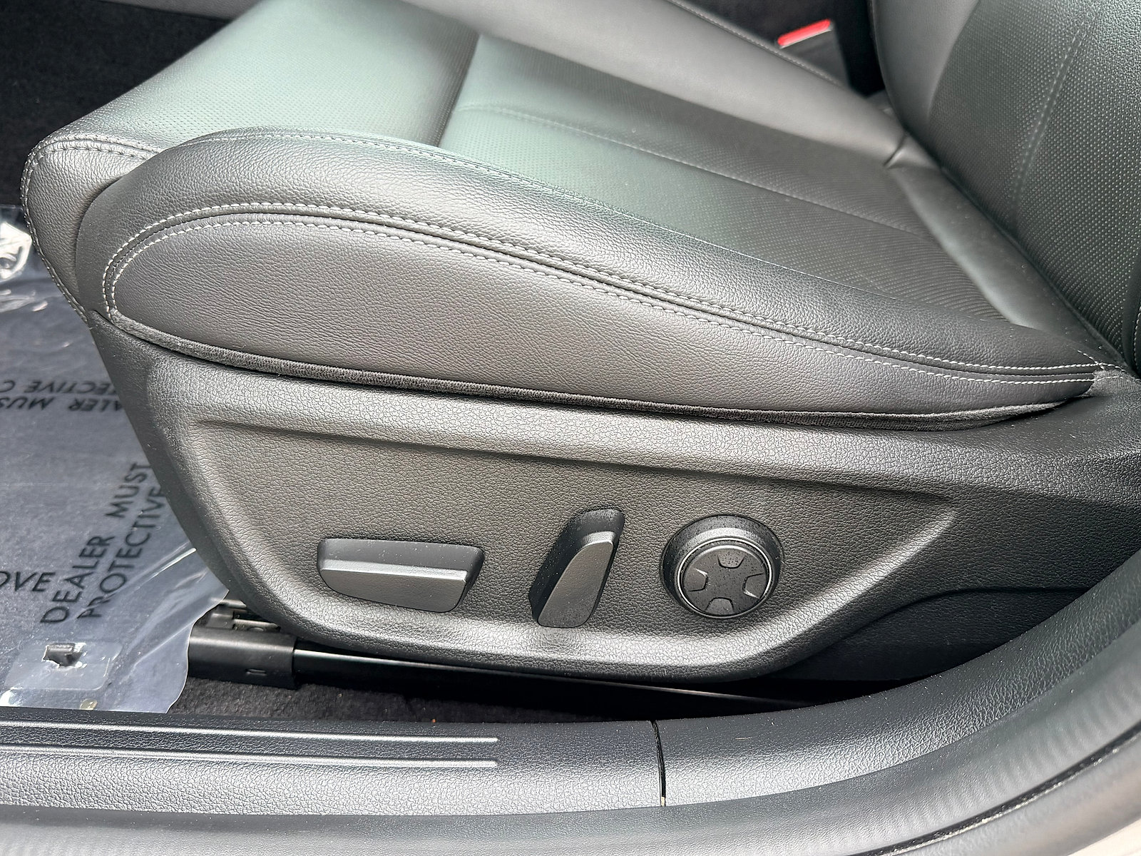 Used 2025 Genesis G70 2.5T AWD/4WD image 37