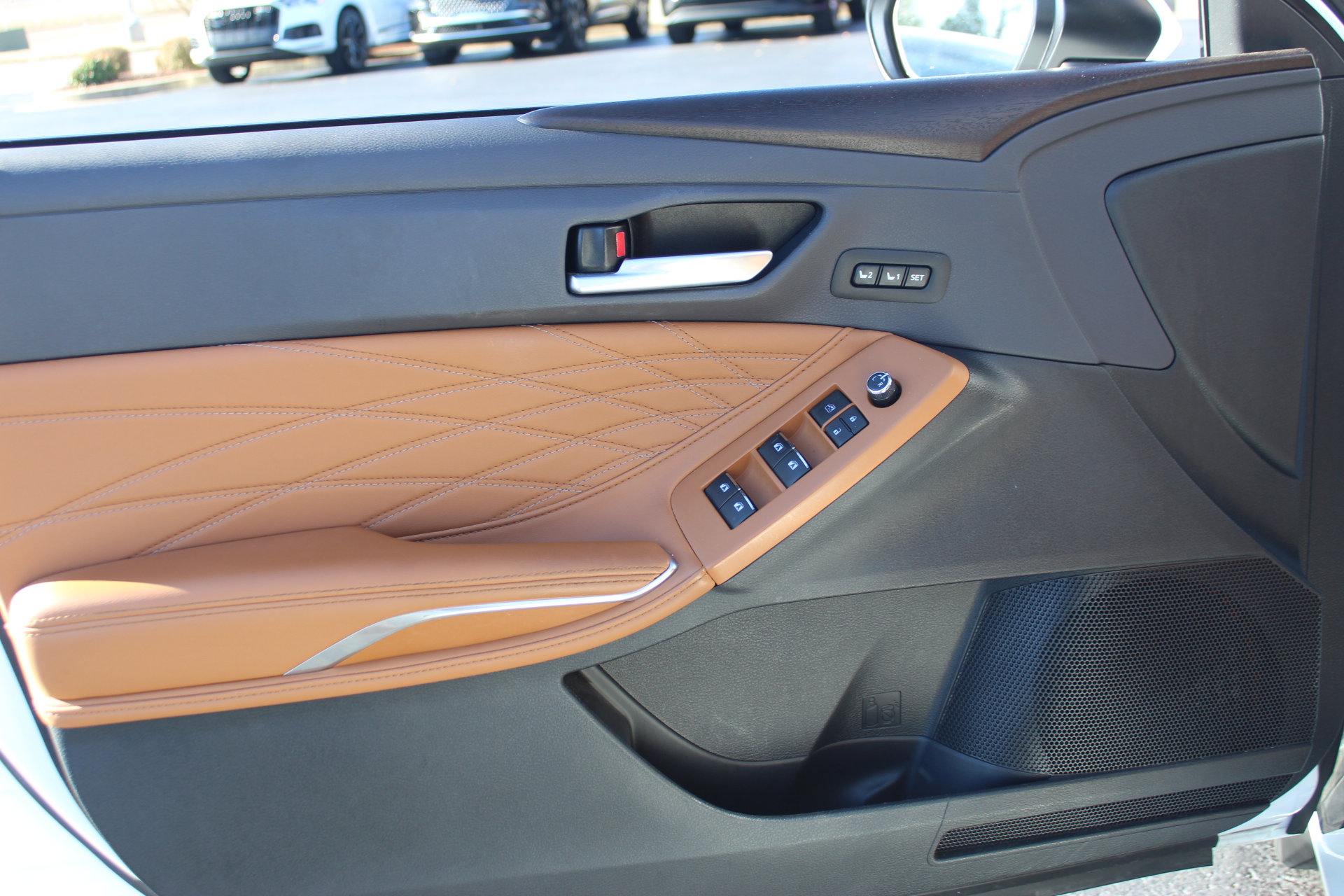 Used 2020 Toyota Avalon Limited image 11