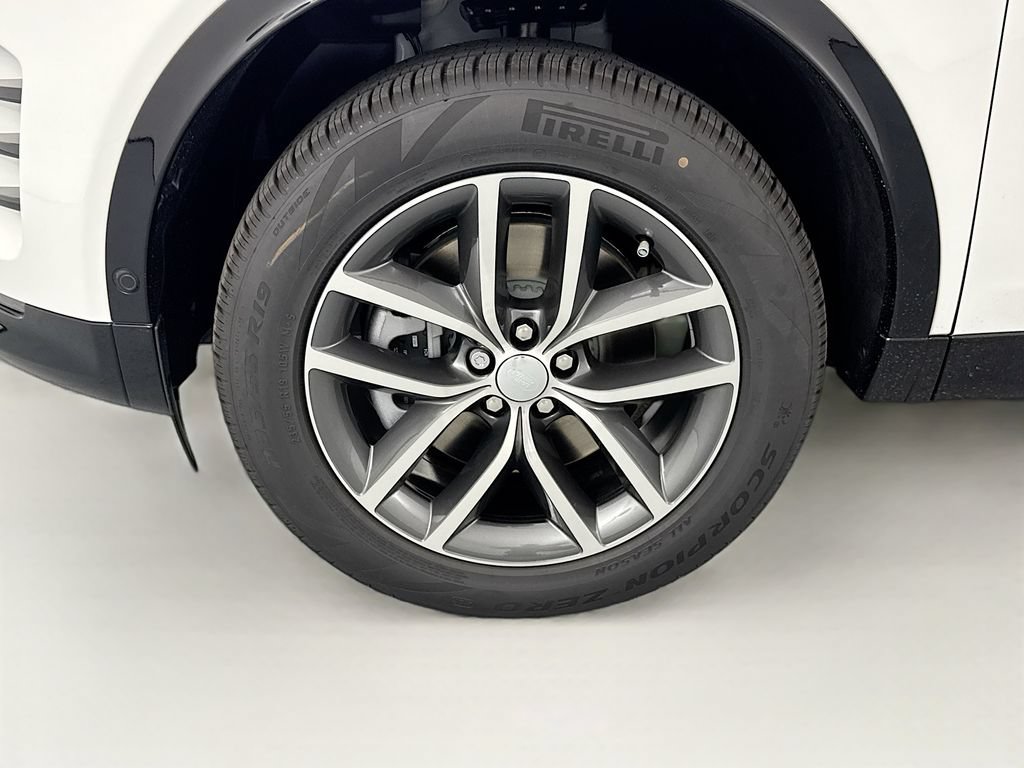 New 2026 Land Rover Discovery Sport Landmark AWD/4WD image 31