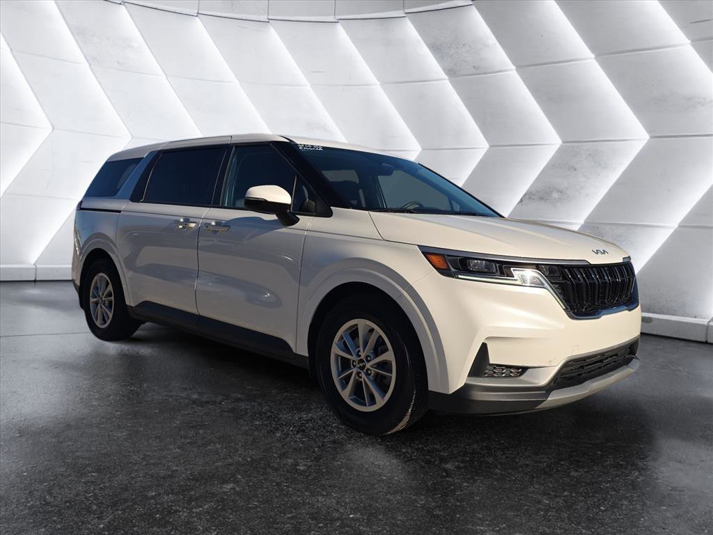 Used 2024 Kia Carnival LX image 7