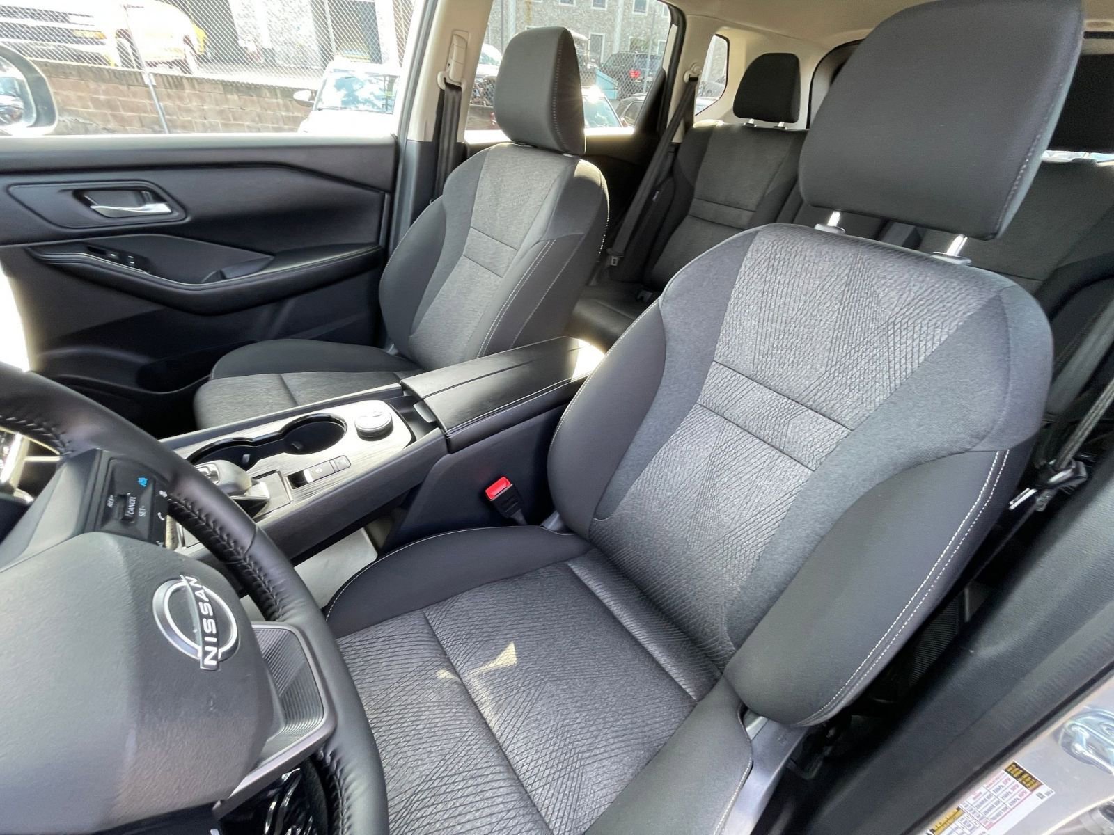 Used 2025 Nissan Rogue SV image 38