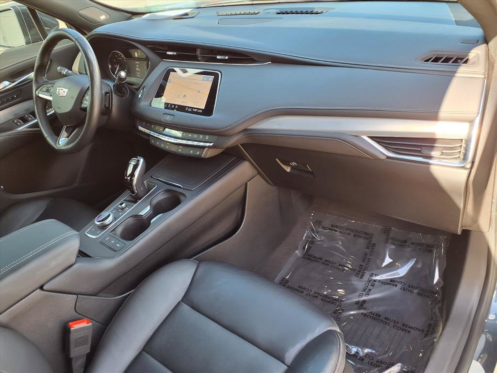 Used 2020 Cadillac XT4 Premium Luxury w/ Enhanced Visibility Package FWD image 8