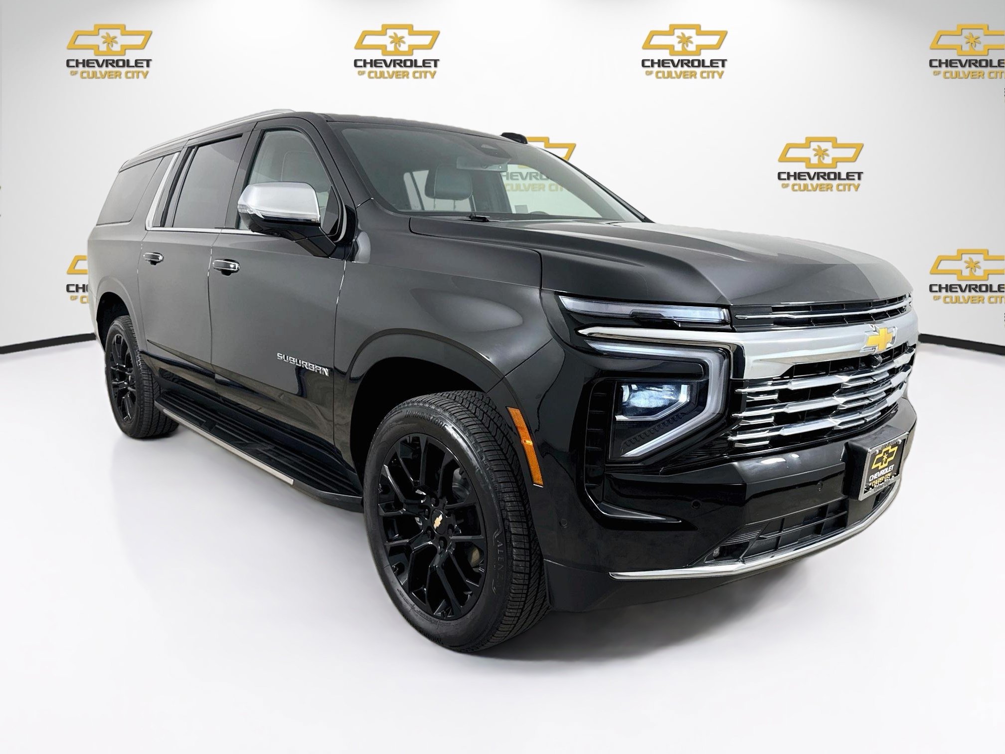 Used 2025 Chevrolet Suburban Premier AWD/4WD image 1