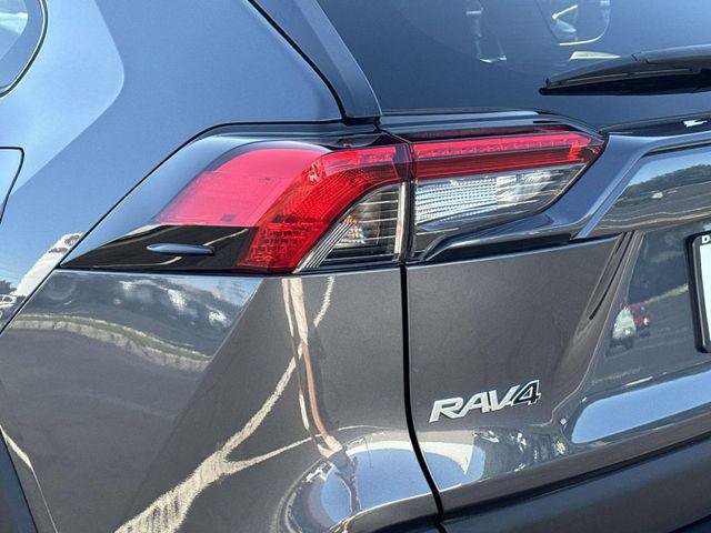 Certified 2023 Toyota RAV4 LE AWD/4WD image 9