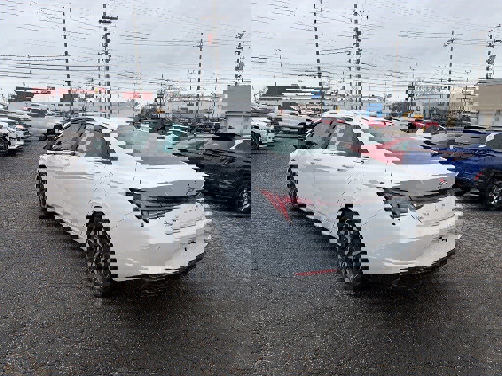 Certified 2022 Hyundai Elantra Limited image 5