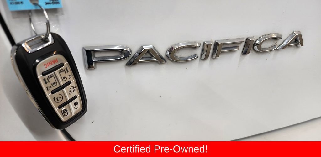 Used 2024 Chrysler Pacifica Touring-L image 39