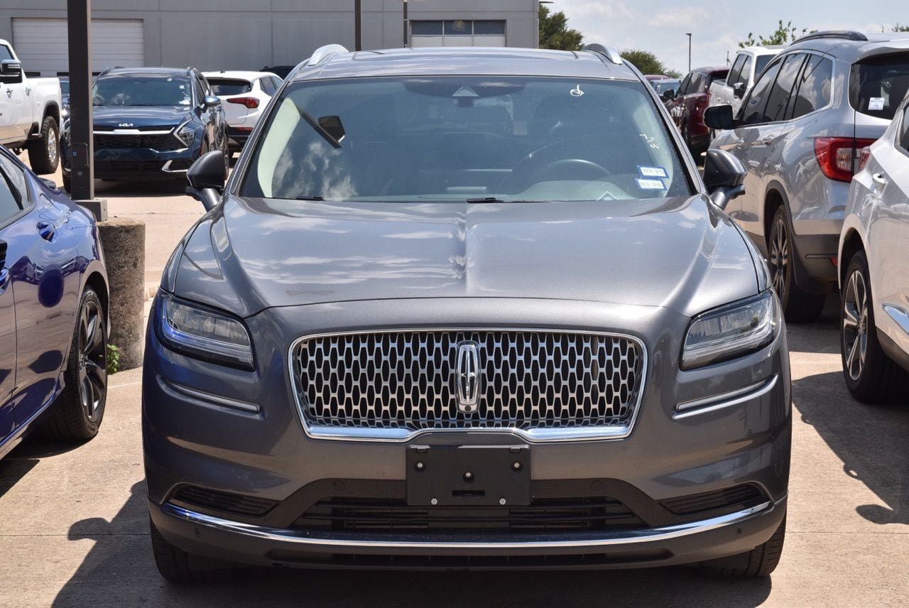 Used 2023 Lincoln Nautilus Reserve w/ Equipment Group 201A FWD image 3