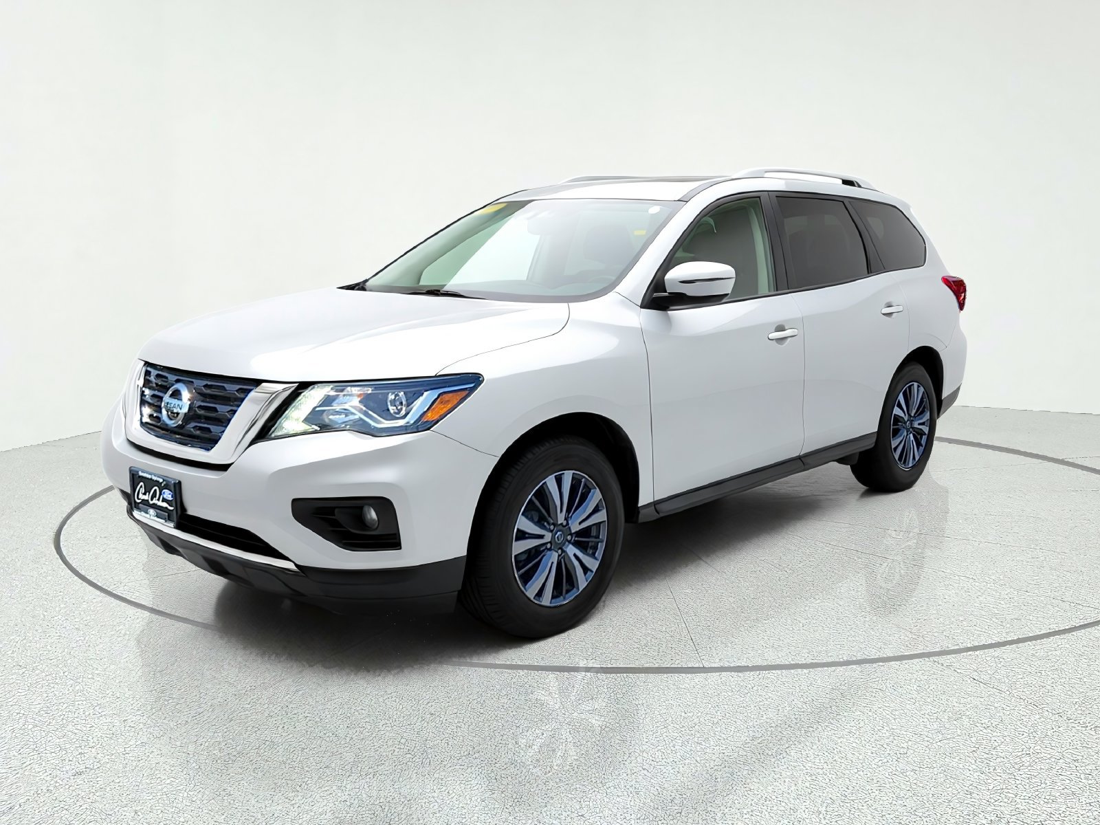 Used 2019 Nissan Pathfinder SL AWD/4WD image 2