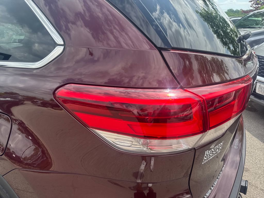 Used 2019 Toyota Highlander LE FWD image 39