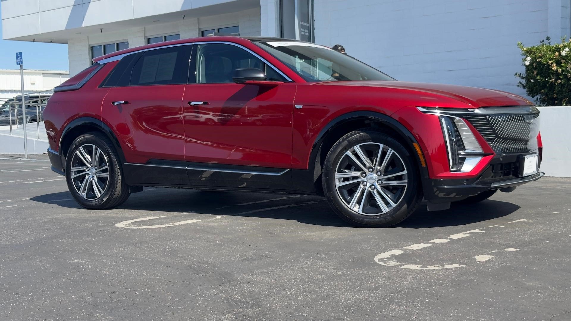 Certified 2024 Cadillac Lyriq Luxury AWD/4WD image 2