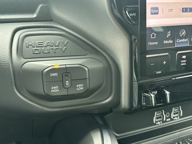 New 2026 RAM 2500 Laramie AWD/4WD image 25