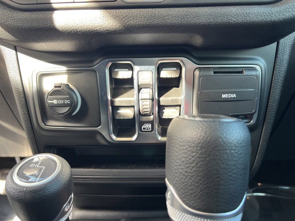 New 2025 Jeep Gladiator Sport AWD/4WD image 27