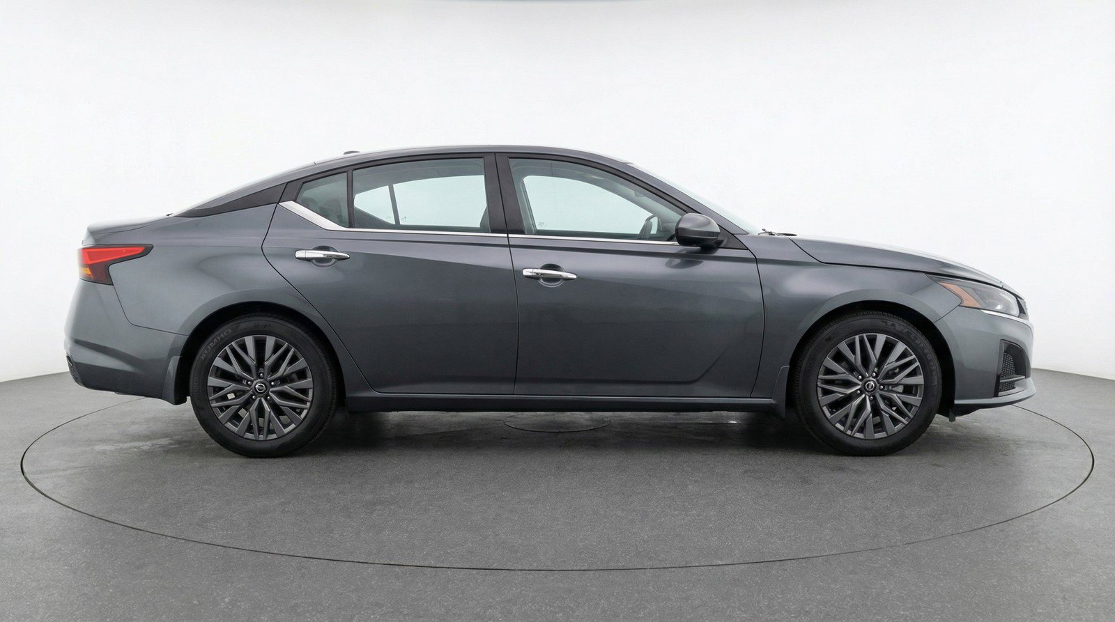 Used 2025 Nissan Altima 2.5 SV image 11