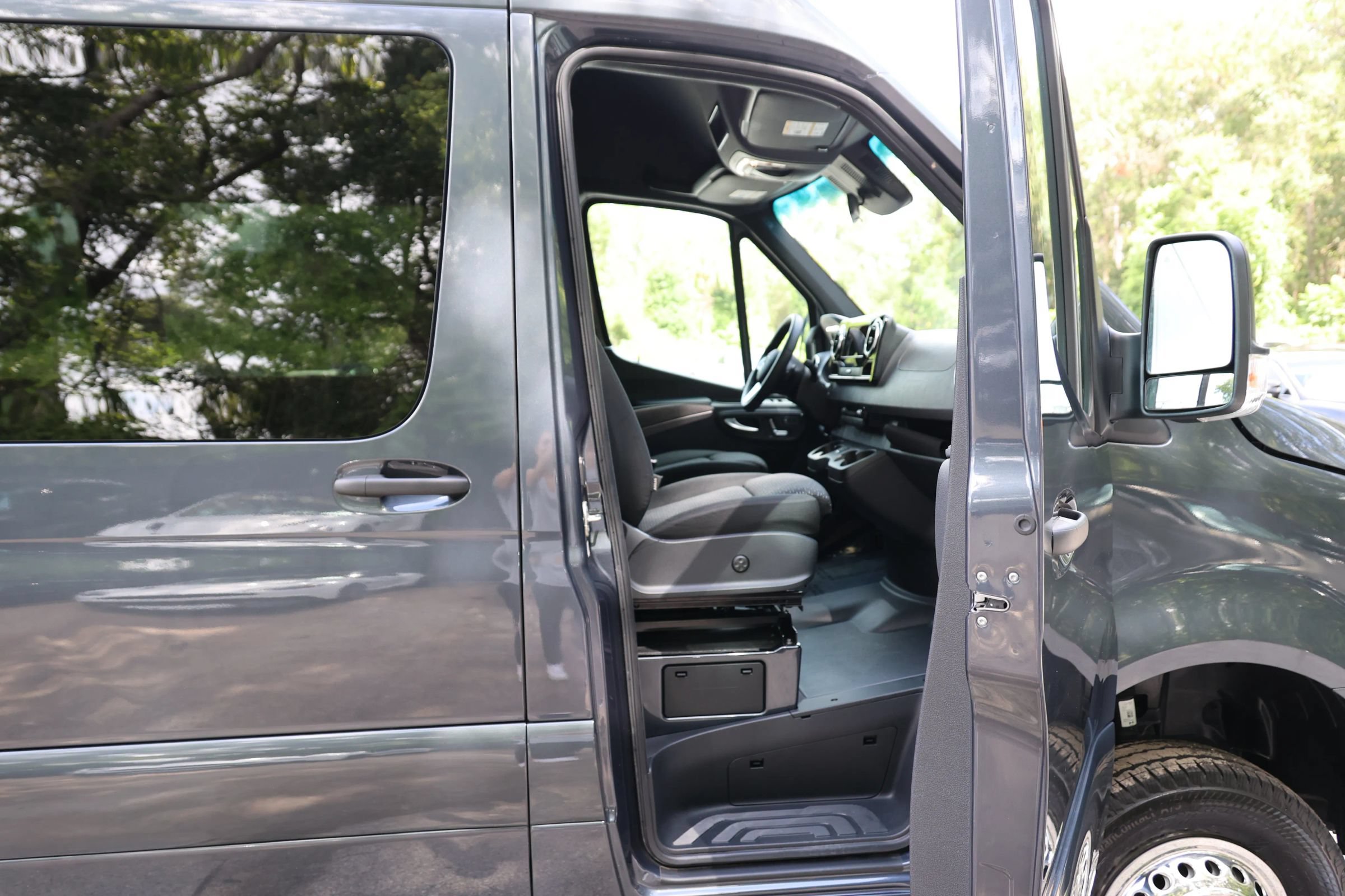 Used 2024 Mercedes-Benz Sprinter 3500 w/ Parking Package image 40