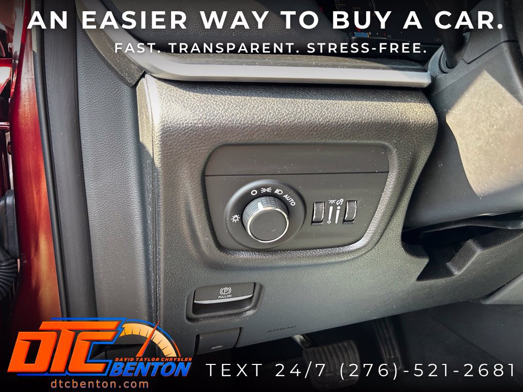 Used 2025 Jeep Grand Cherokee Altitude AWD/4WD image 13