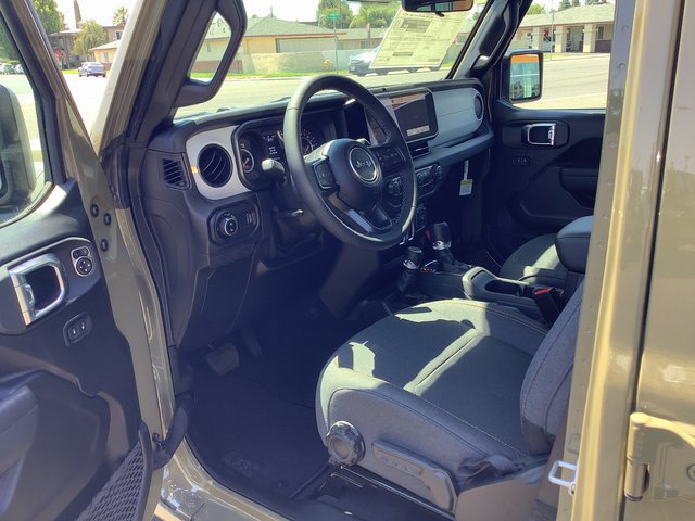 New 2025 Jeep Gladiator Sport AWD/4WD image 7